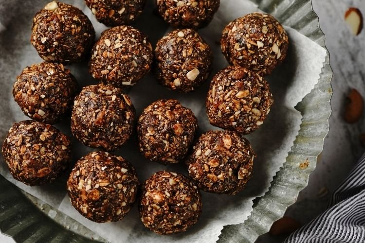 Almond & Oat Energy Bites