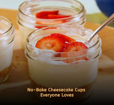 Mini strawberry cheesecake jars layered with graham crackers cream cheese filling and fresh strawberries
