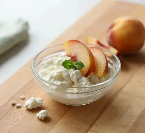 Cottage Cheese with Fruit Cottage cheese with sliced peaches, a slow-digesting pre-workout snack
