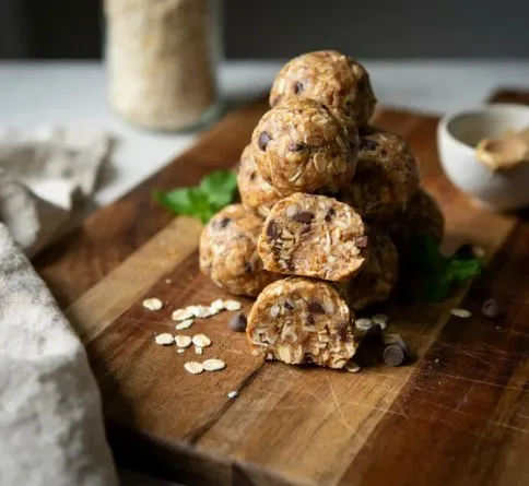 No bake energy balls with oats and chocolate chips, an easy summer dessert recipe for kids